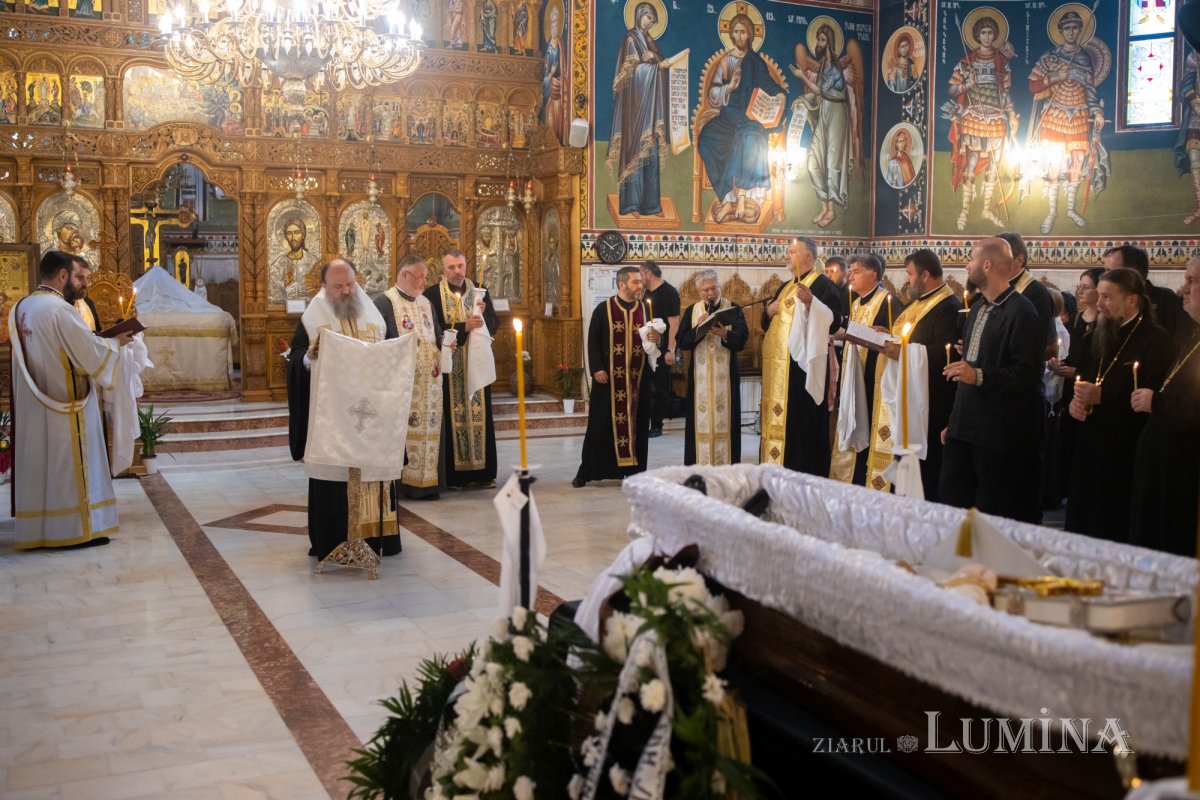 Părintele Dumitru Colotelo a fost condus pe ultimul drum 366788
