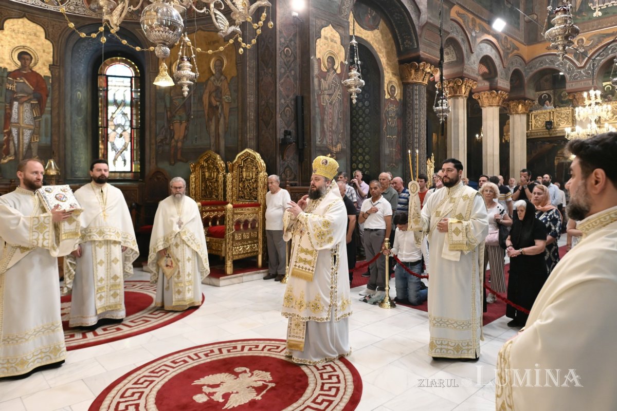 Sfinții Apostoli Petru și Pavel prăznuiți la Catedrala Patriarhală din București 366845