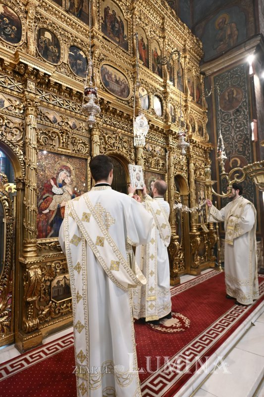 Sfinții Apostoli Petru și Pavel prăznuiți la Catedrala Patriarhală din București 366846