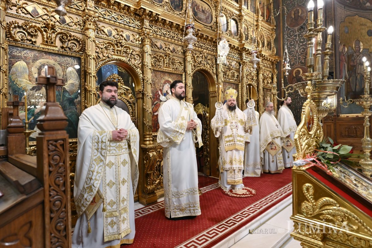 Sfinții Apostoli Petru și Pavel prăznuiți la Catedrala Patriarhală din București 366849