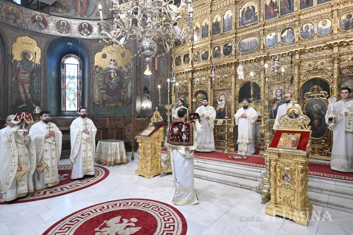 Sfinții Apostoli Petru și Pavel prăznuiți la Catedrala Patriarhală din București 366855