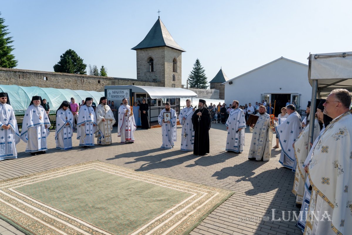 Sfinții Petru și Pavel, cinstiți de ieșeni la Mănăstirea Cetățuia 366871
