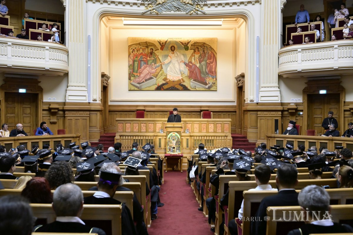 Absolvenții Facultății de Teologie Ortodoxă  din București, la ceas de sărbătoare 367165
