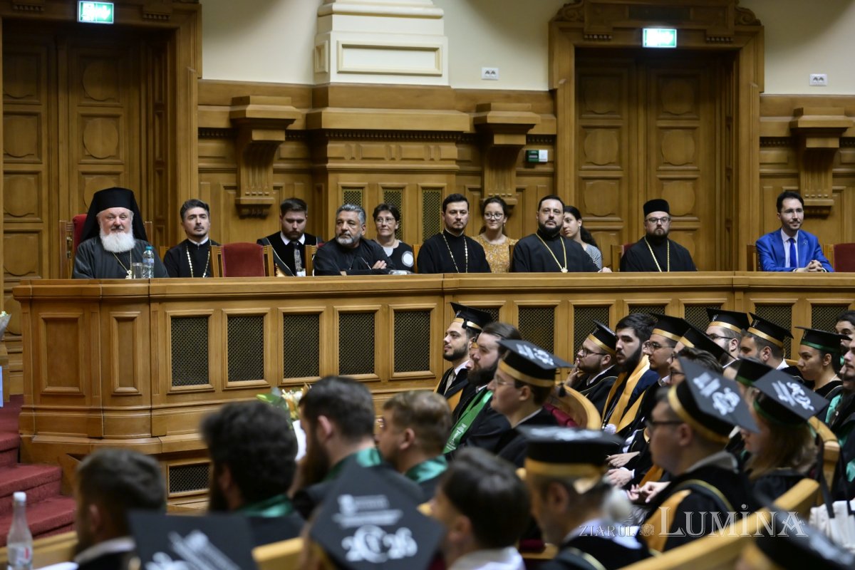 Absolvenții Facultății de Teologie Ortodoxă  din București, la ceas de sărbătoare 367168