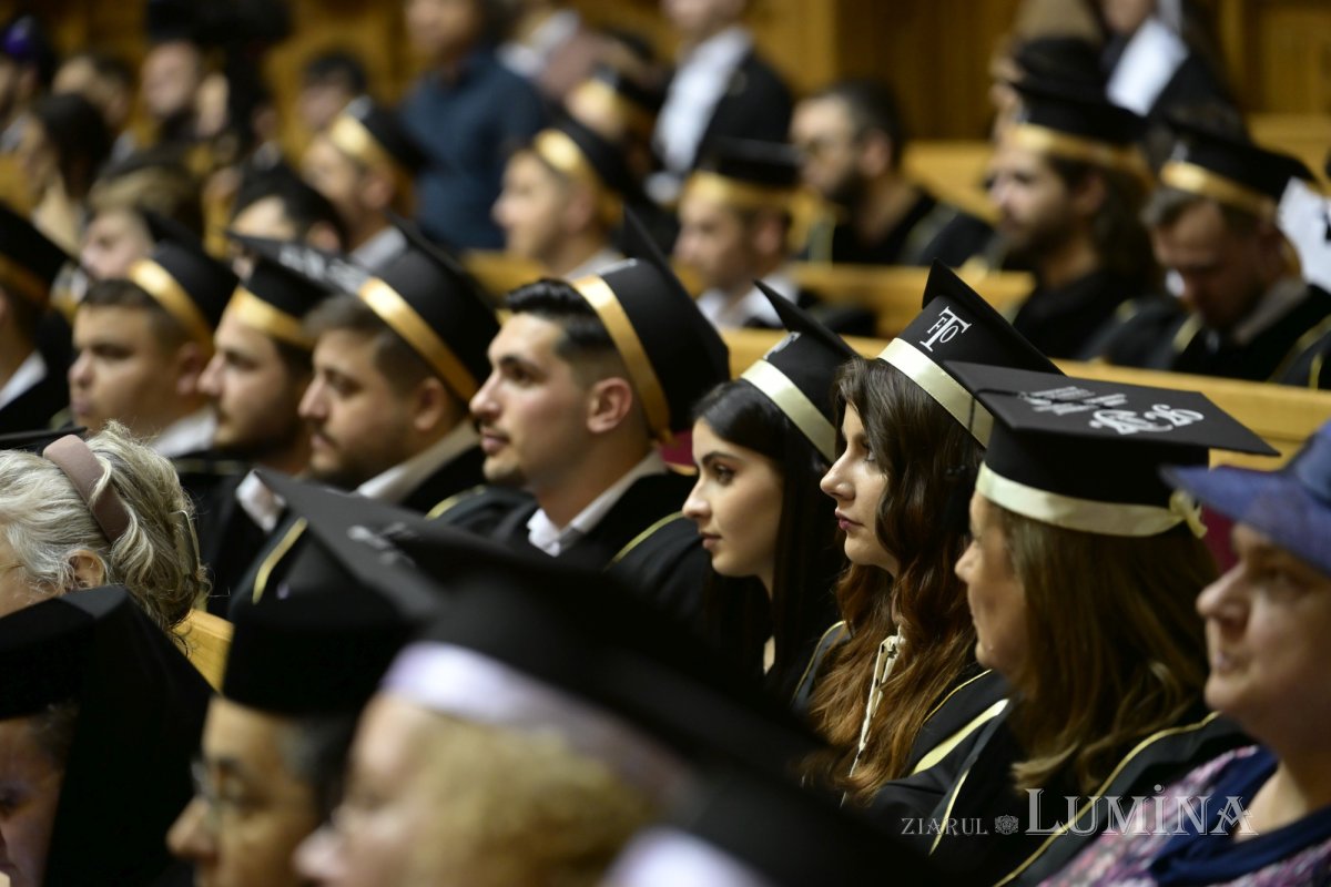Absolvenții Facultății de Teologie Ortodoxă  din București, la ceas de sărbătoare 367169