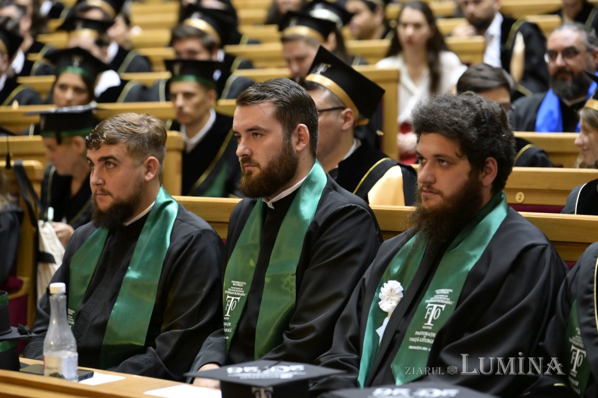 Absolvenții Facultății de Teologie Ortodoxă  din București, la ceas de sărbătoare 367172