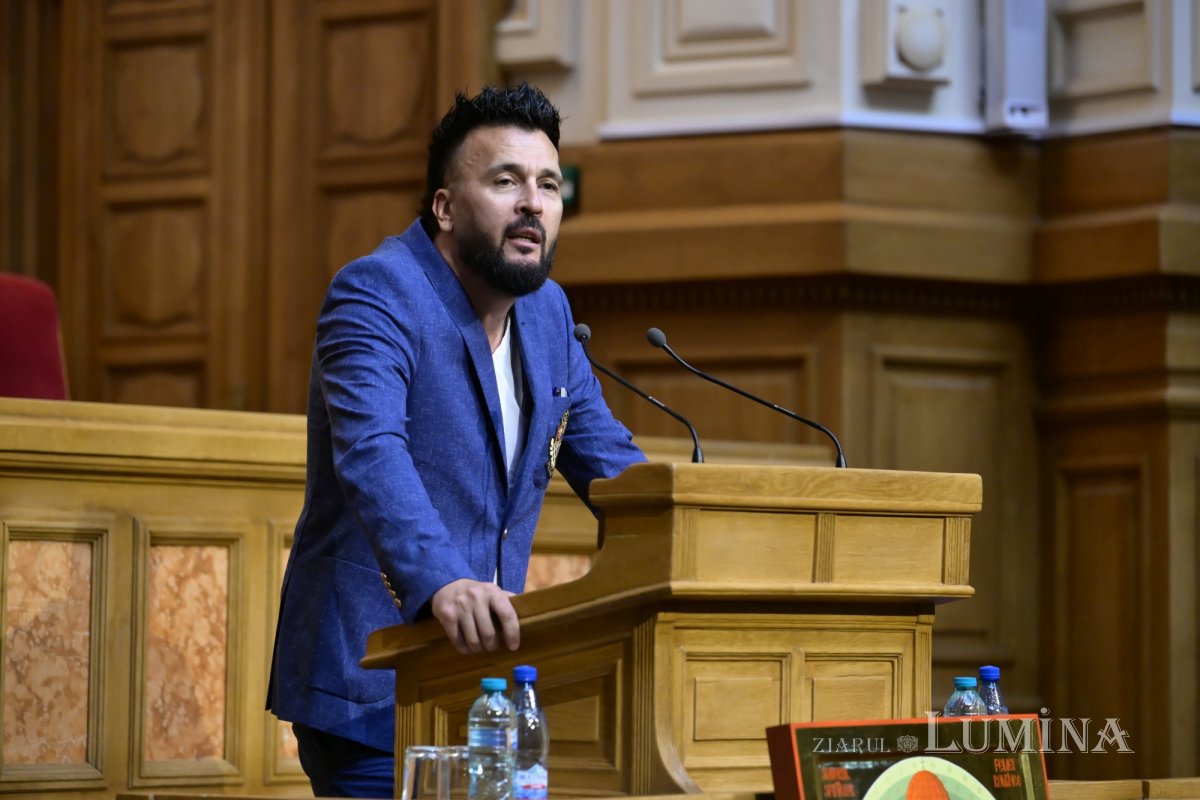 Absolvenții Facultății de Teologie Ortodoxă  din București, la ceas de sărbătoare 367174