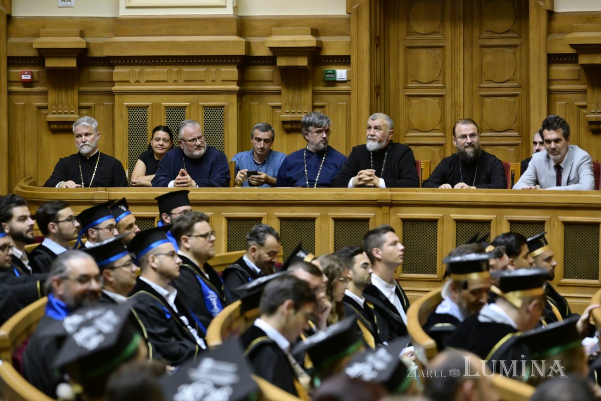 Absolvenții Facultății de Teologie Ortodoxă  din București, la ceas de sărbătoare 367175