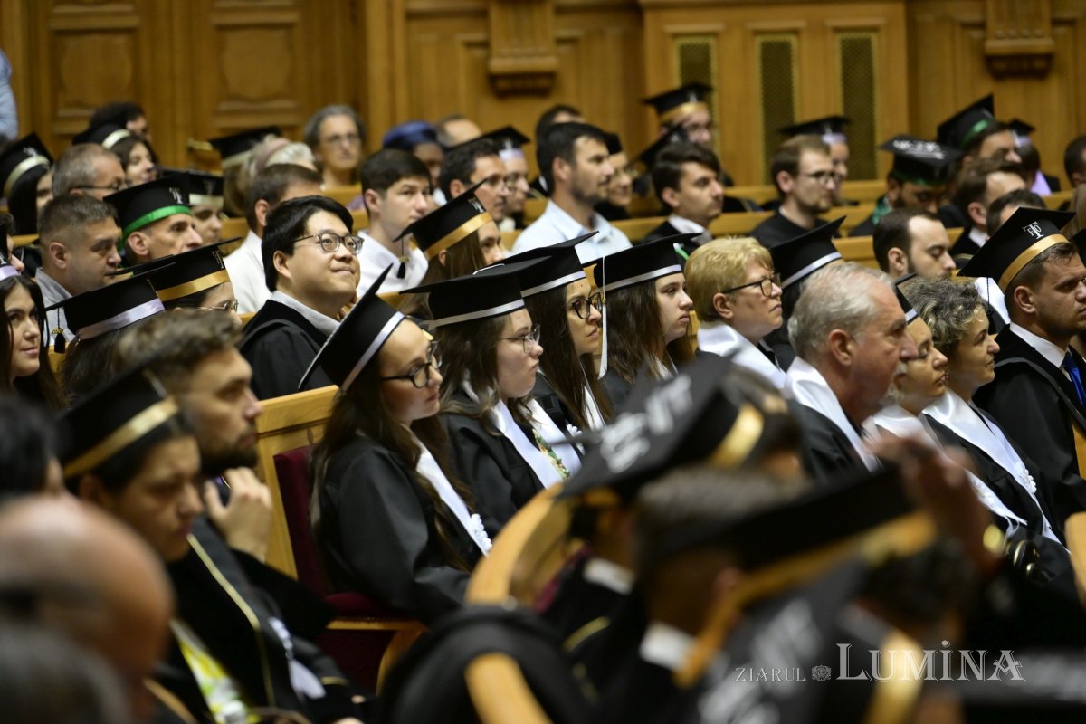Absolvenții Facultății de Teologie Ortodoxă  din București, la ceas de sărbătoare 367176
