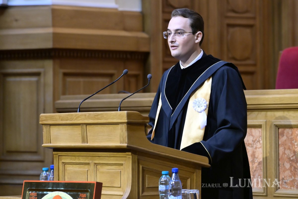Absolvenții Facultății de Teologie Ortodoxă  din București, la ceas de sărbătoare 367179