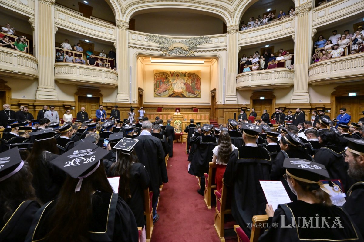 Absolvenții Facultății de Teologie Ortodoxă  din București, la ceas de sărbătoare 367182