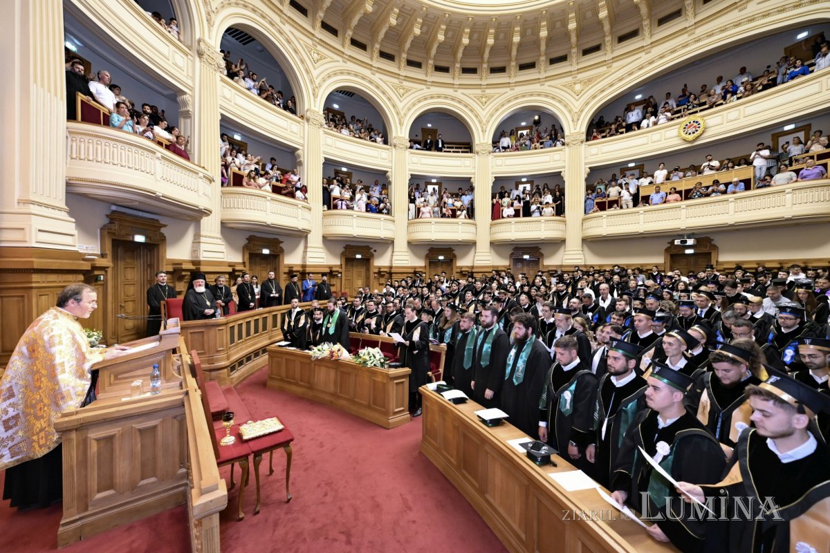 Absolvenții Facultății de Teologie Ortodoxă  din București, la ceas de sărbătoare 367184