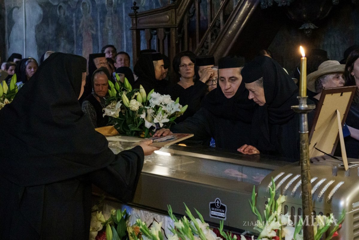 Arhiereul Emilian a fost înmormântat la Mănăstirea Neamț 367131