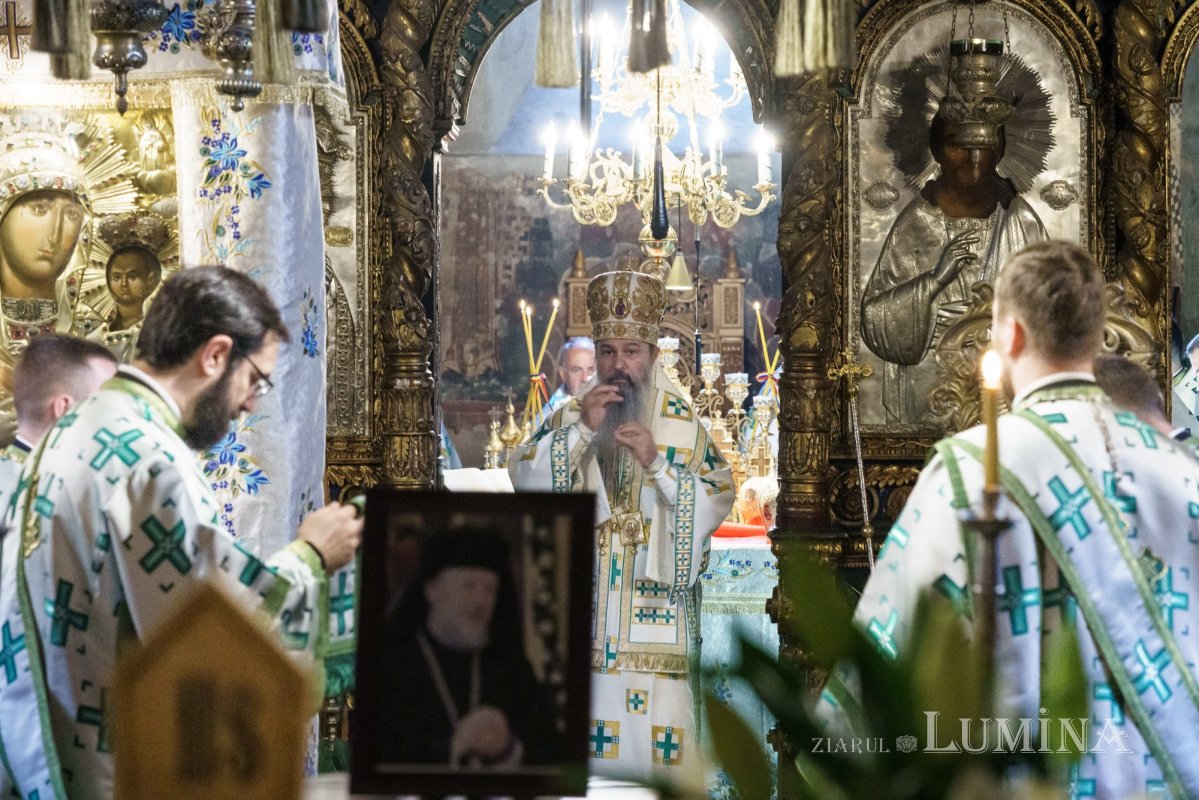 Arhiereul Emilian a fost înmormântat la Mănăstirea Neamț 367140