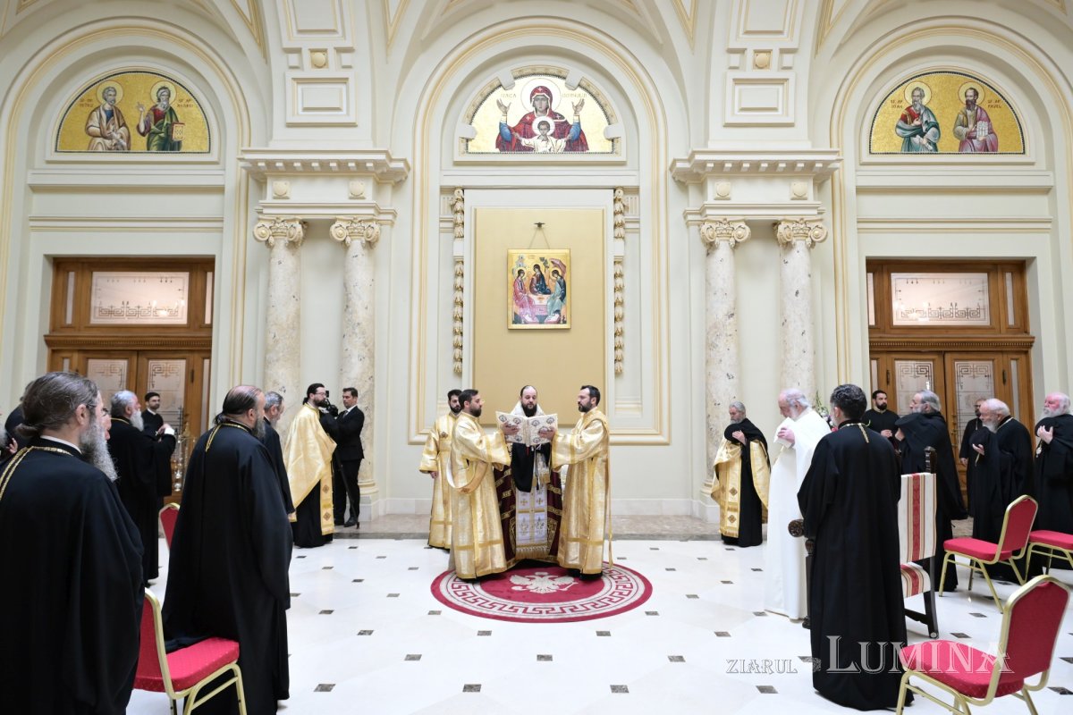 Ședință de lucru a Sfântului Sinod al Bisericii Ortodoxe Române 367381