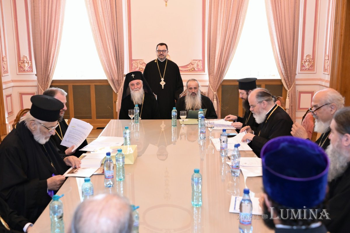 Ședință de lucru a Sfântului Sinod al Bisericii Ortodoxe Române 367400