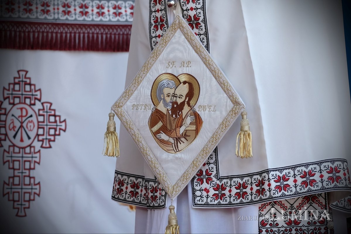 Sclipirile Luminii: Sfinţii Apostoli Petru şi Pavel 367427