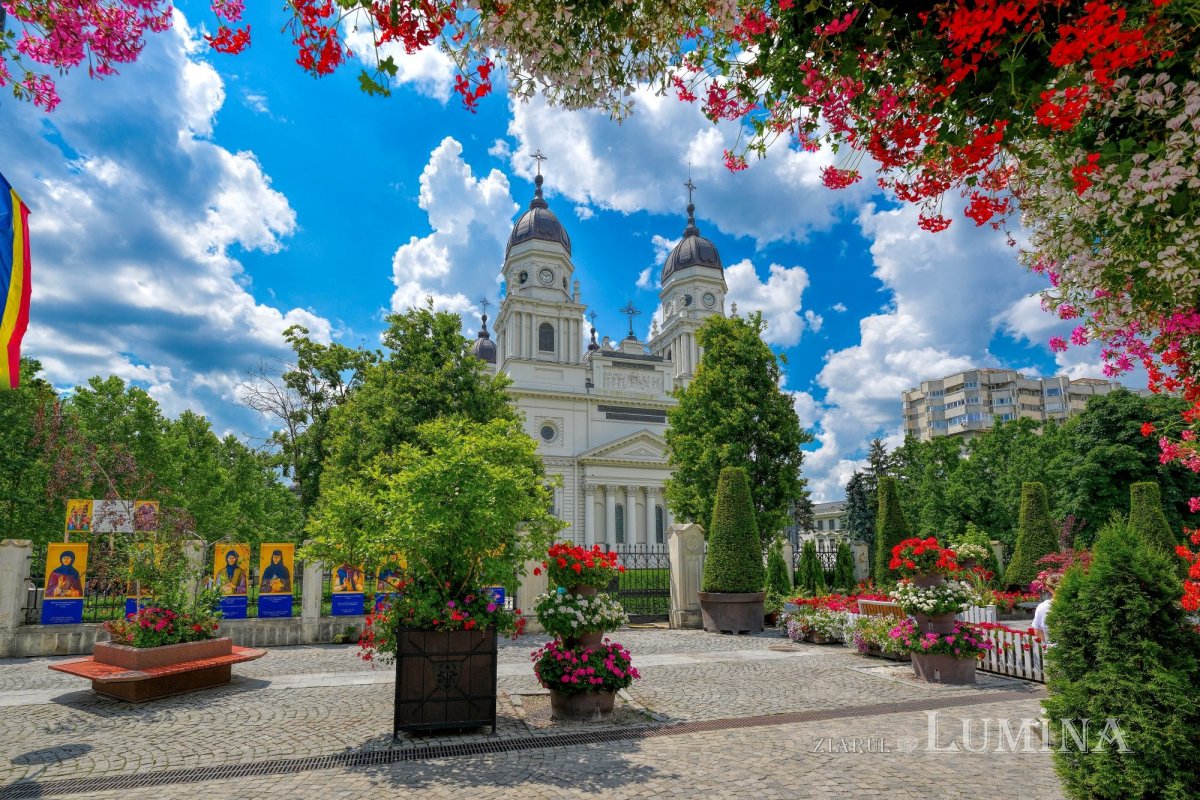 Sclipirile Luminii: Mănăstiri şi biserici din Iaşi 367995