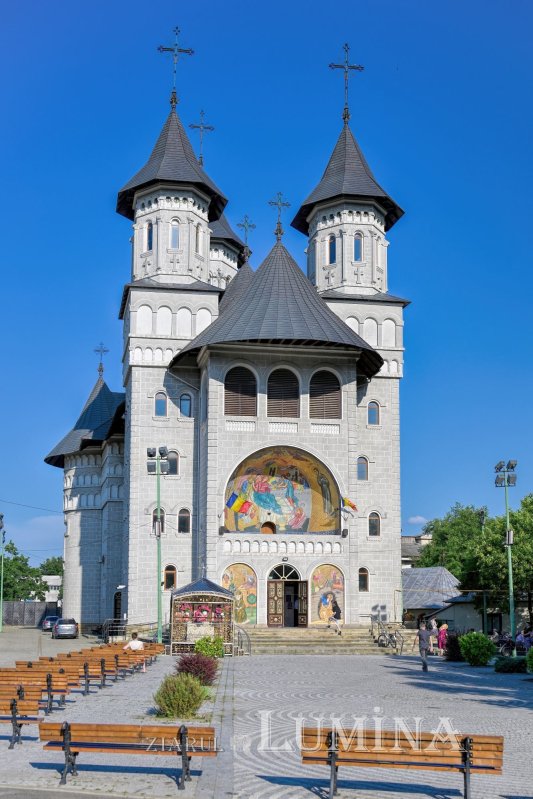 Sclipirile Luminii: Mănăstiri şi biserici din Iaşi 367996