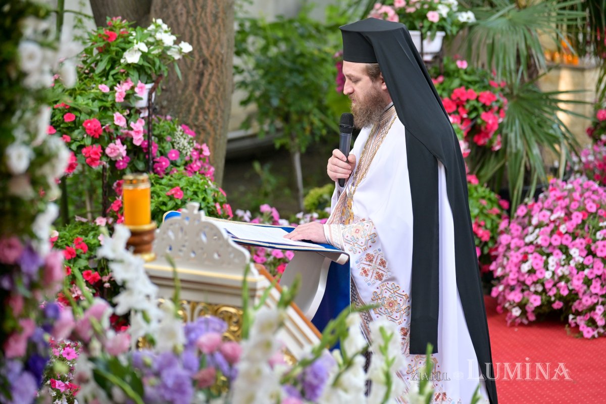 Hramul de vară al Paraclisului Catedralei Naționale din București 368175