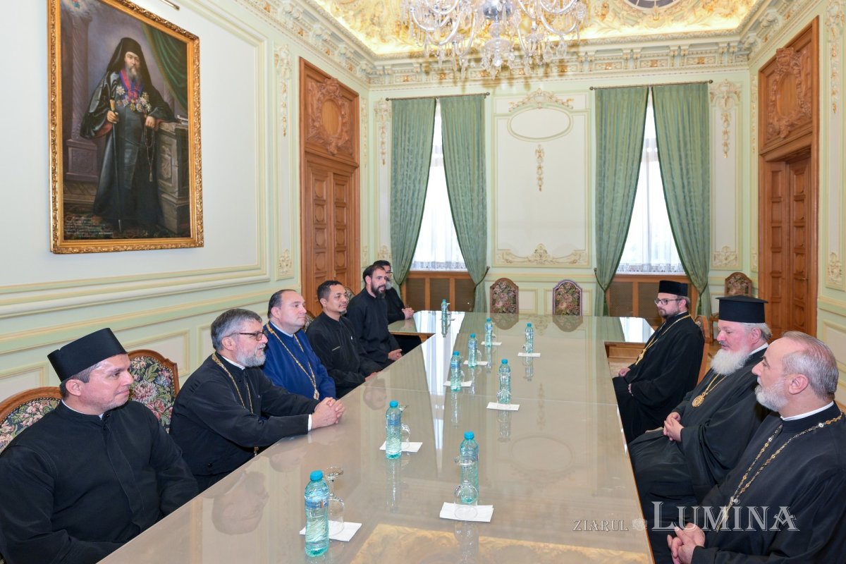 Preoți ortodocşi din America de Sud în vizită la Palatul Patriarhiei 368687