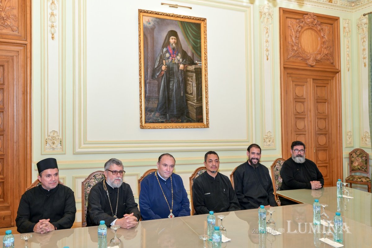 Preoți ortodocşi din America de Sud în vizită la Palatul Patriarhiei 368688