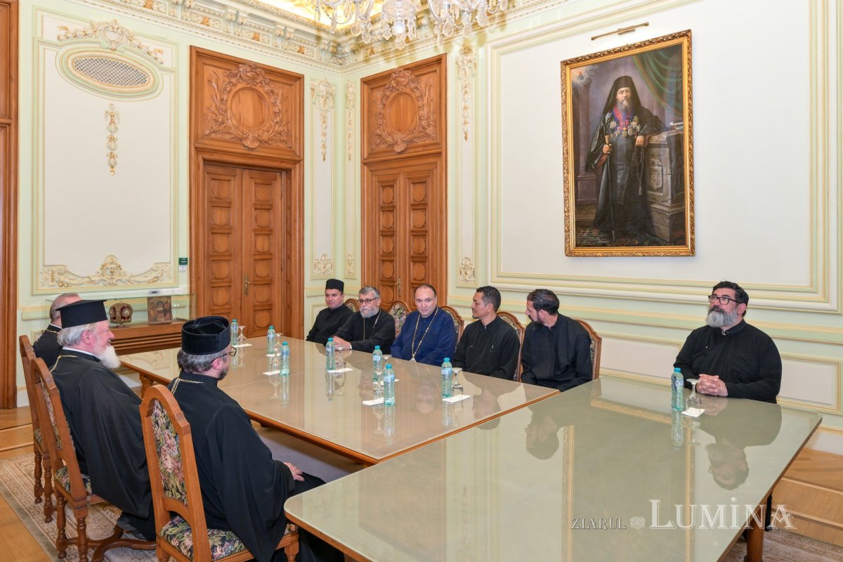 Preoți ortodocşi din America de Sud în vizită la Palatul Patriarhiei 368690