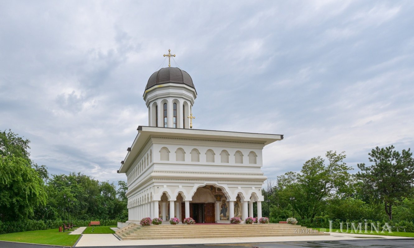 Inima liturgică și simbolică a Centrului cultural-misionar „Familia” 369158
