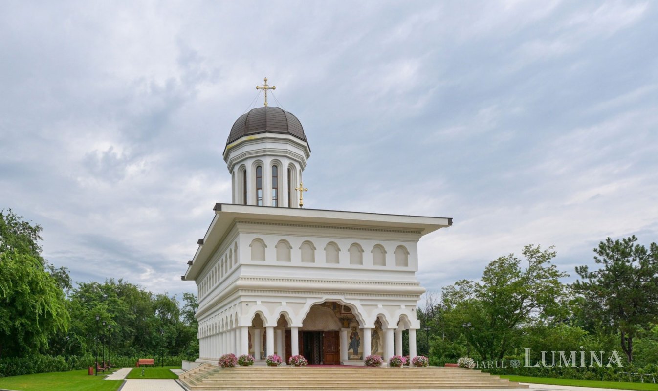 Inima liturgică și simbolică a Centrului cultural-misionar „Familia” 369160