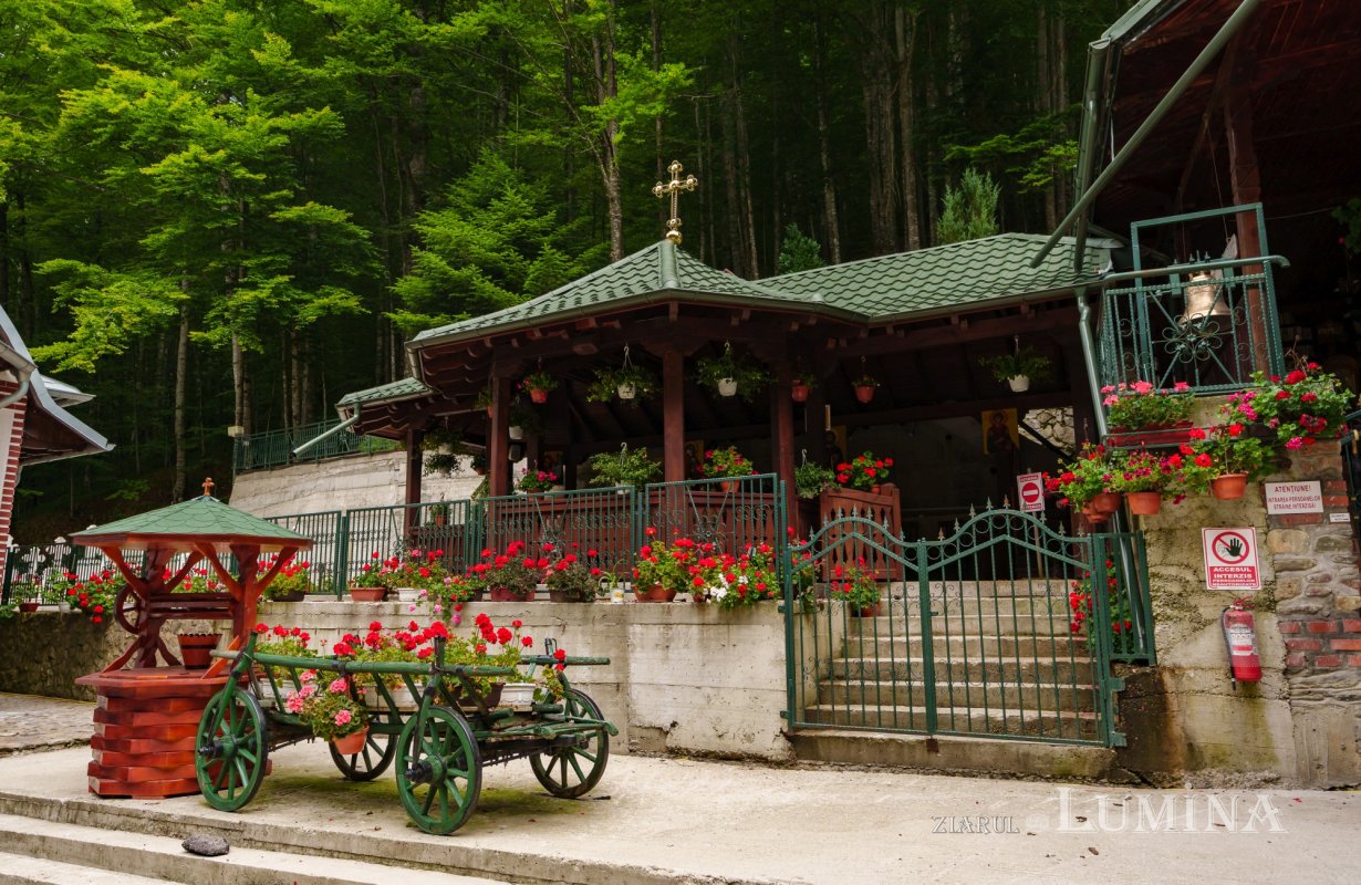 „Călători prin nori” ai Sfântului Pantelimon 369276