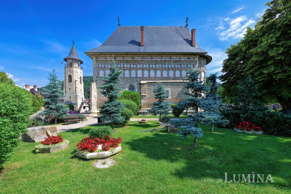 Sclipirile Luminii: Biserica „Sfântul Ioan” Domnesc din Piatra Neamţ 369220