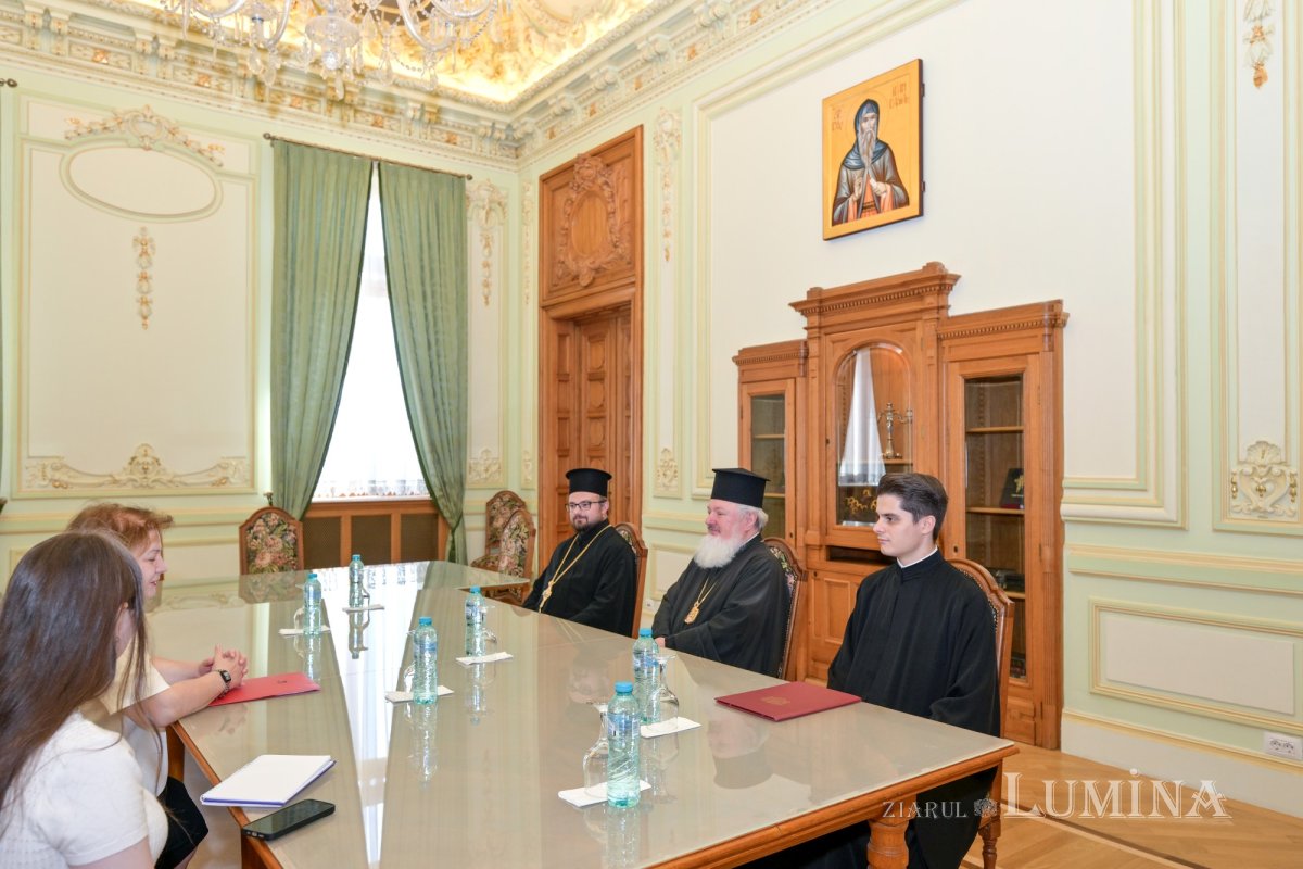 Vizită de lucru la Patriarhia Română a ambasadoarei Albaniei 369517