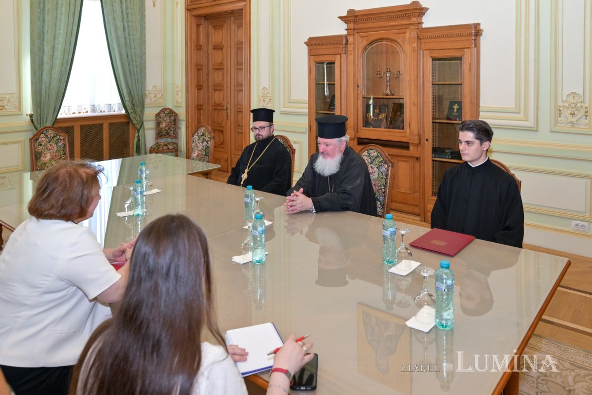 Vizită de lucru la Patriarhia Română a ambasadoarei Albaniei 369519