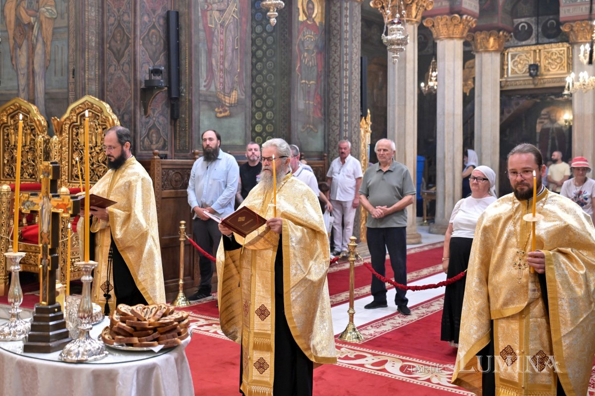  Doi patriarhi ai României pomeniți în rugăciune pe Colina Bucuriei 369685