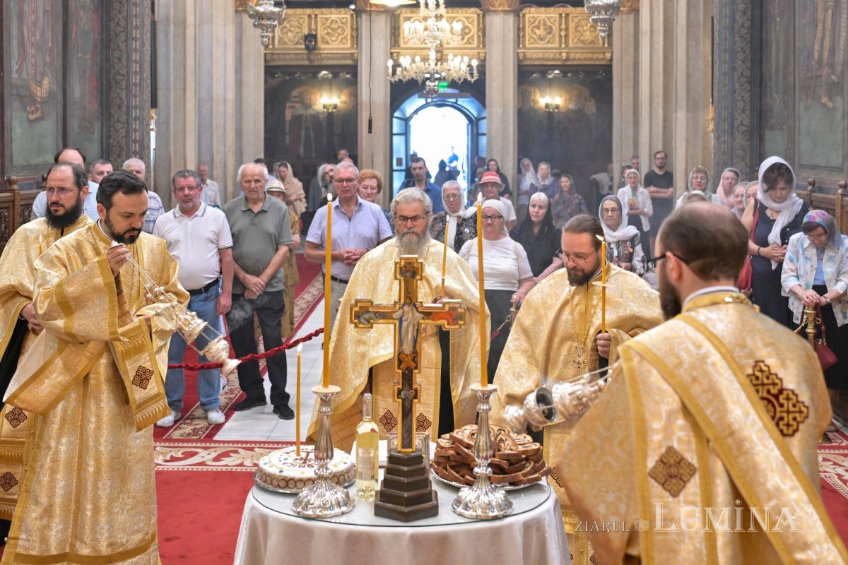  Doi patriarhi ai României pomeniți în rugăciune pe Colina Bucuriei 369686