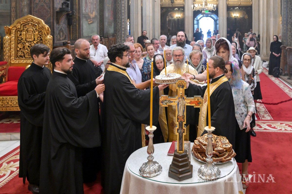  Doi patriarhi ai României pomeniți în rugăciune pe Colina Bucuriei 369689