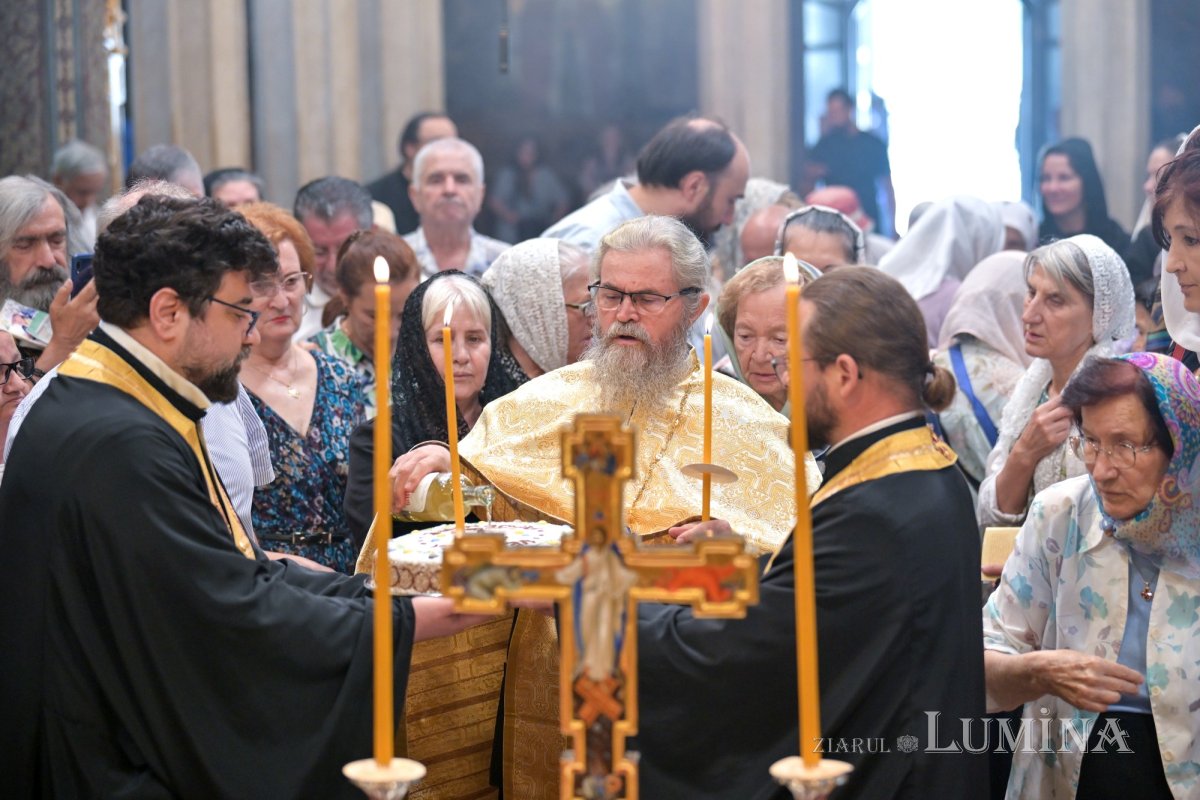  Doi patriarhi ai României pomeniți în rugăciune pe Colina Bucuriei 369691