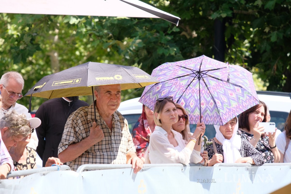 Patriarhia Română îndeamnă la sprijinirea persoanelor afectate de caniculă 369784