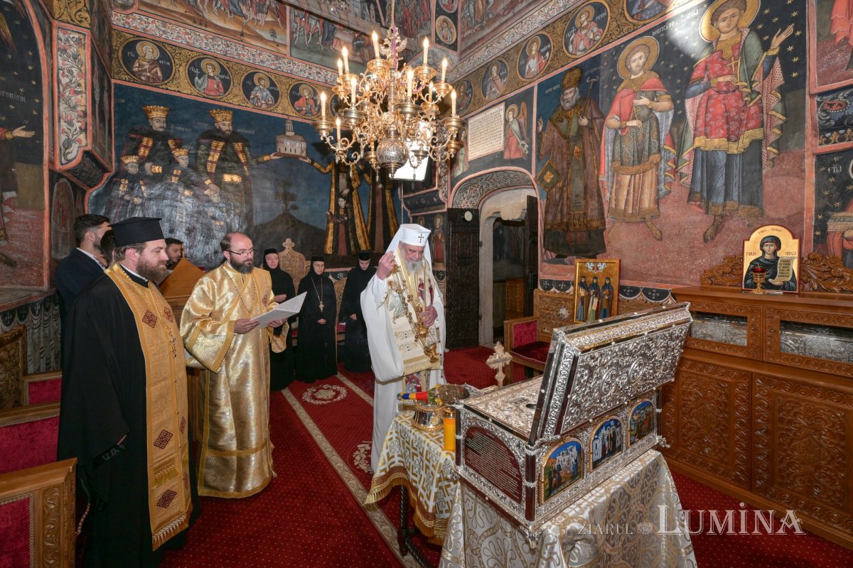 Sfințirea raclei celor trei Sfinte Cuvioase de la Văratec 369925