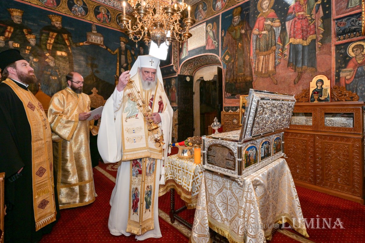 Sfințirea raclei celor trei Sfinte Cuvioase de la Văratec 369926