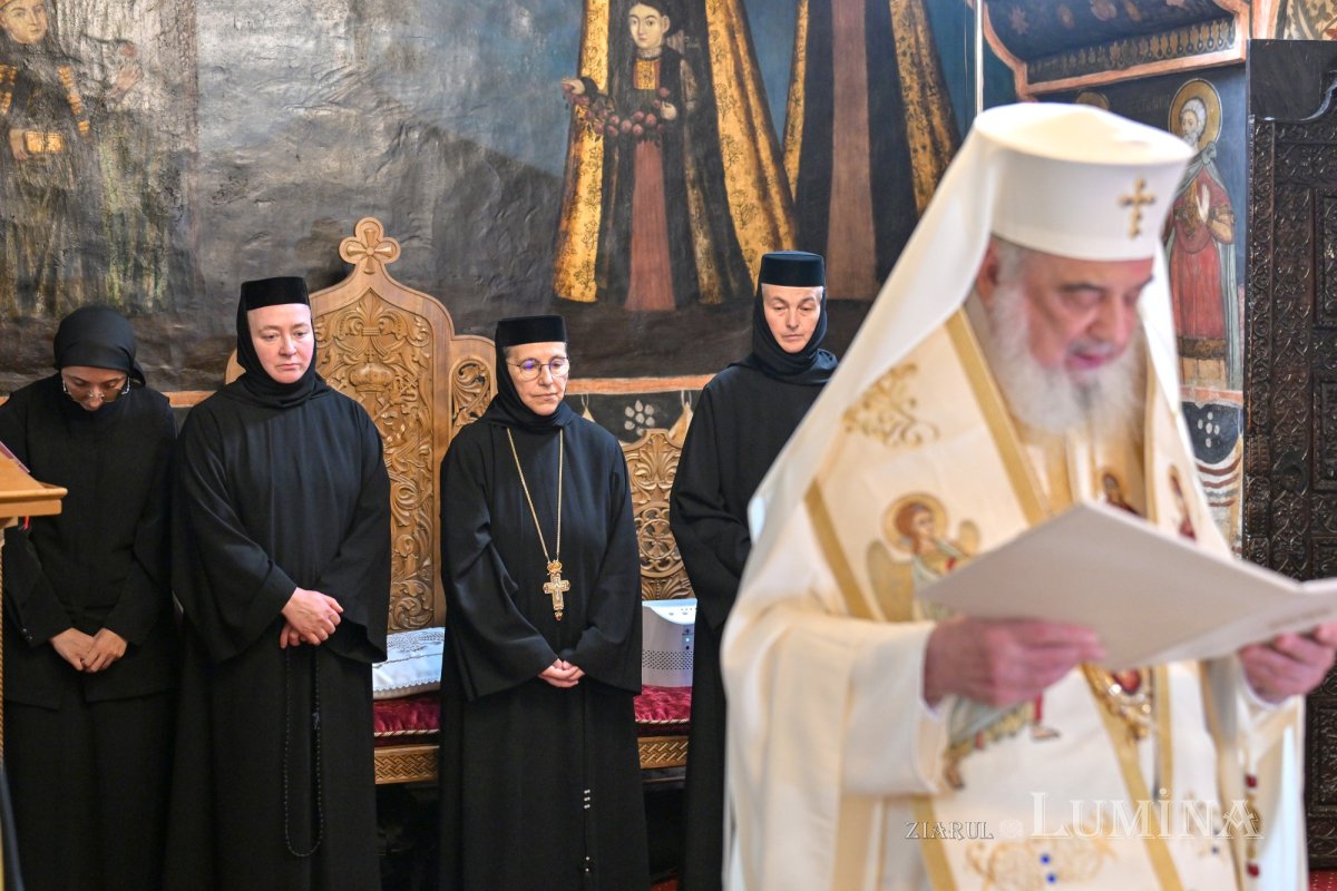 Sfințirea raclei celor trei Sfinte Cuvioase de la Văratec 369928