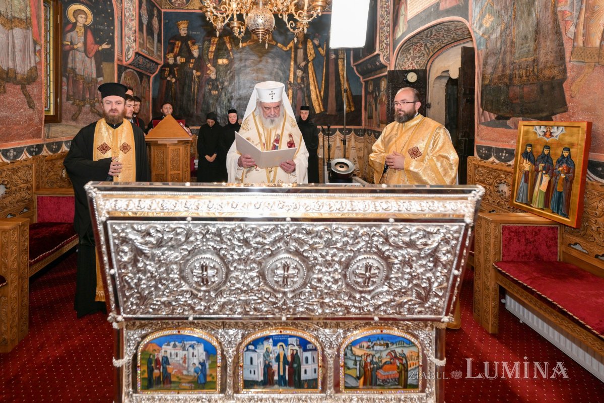 Sfințirea raclei celor trei Sfinte Cuvioase de la Văratec 369929
