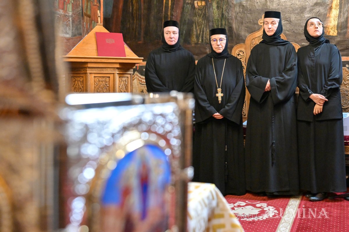 Sfințirea raclei celor trei Sfinte Cuvioase de la Văratec 369930