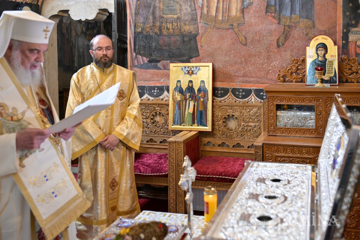 Sfințirea raclei celor trei Sfinte Cuvioase de la Văratec 369932