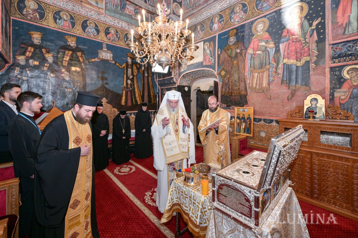 Sfințirea raclei celor trei Sfinte Cuvioase de la Văratec 369933