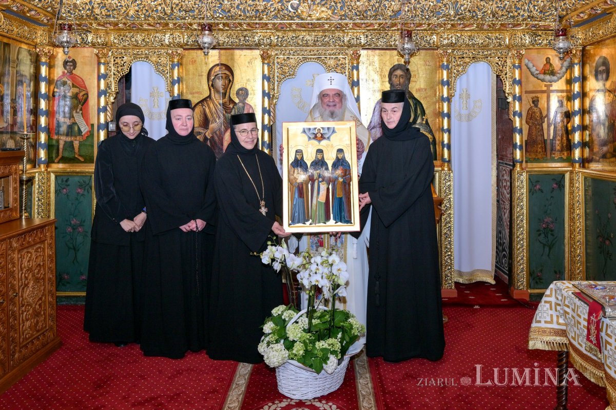 Sfințirea raclei celor trei Sfinte Cuvioase de la Văratec 369945