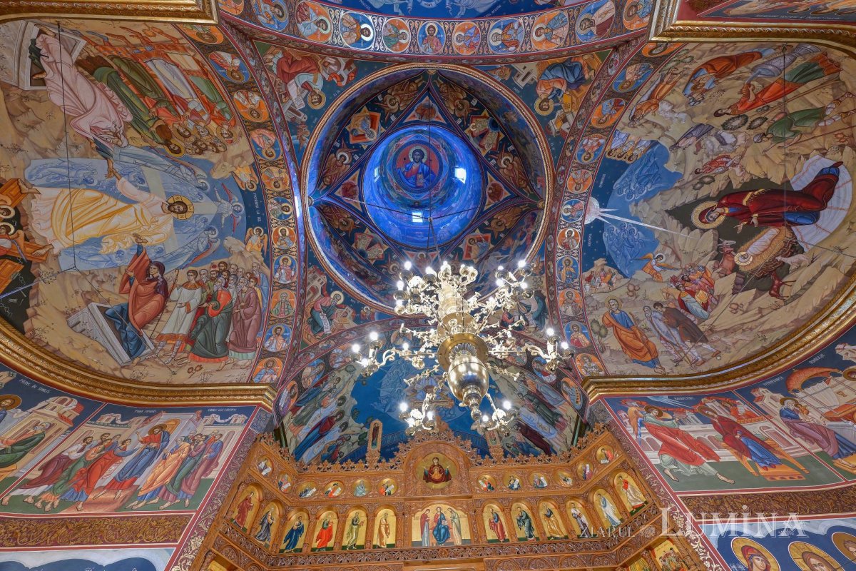 Sclipirile Luminii: Biserica Seminarului Teologic de la Mănăstirea Neamț 370249