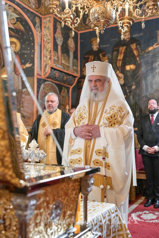 Patriarhul României a sfințit racla cu moaștele Sfintei Maria Brâncoveanu 370753