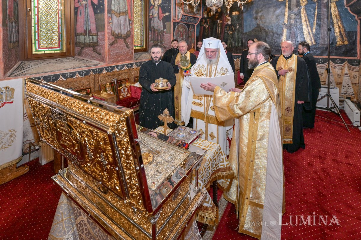 Patriarhul României a sfințit racla cu moaștele Sfintei Maria Brâncoveanu 370758
