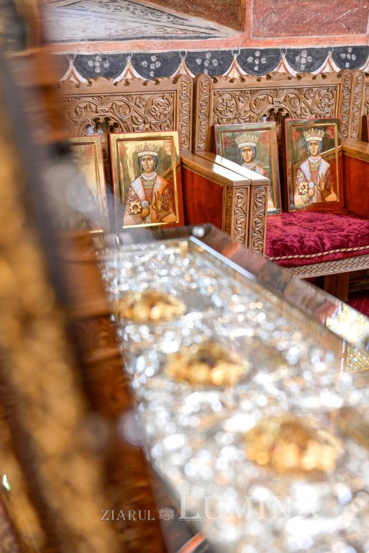 Patriarhul României a sfințit racla cu moaștele Sfintei Maria Brâncoveanu 370759